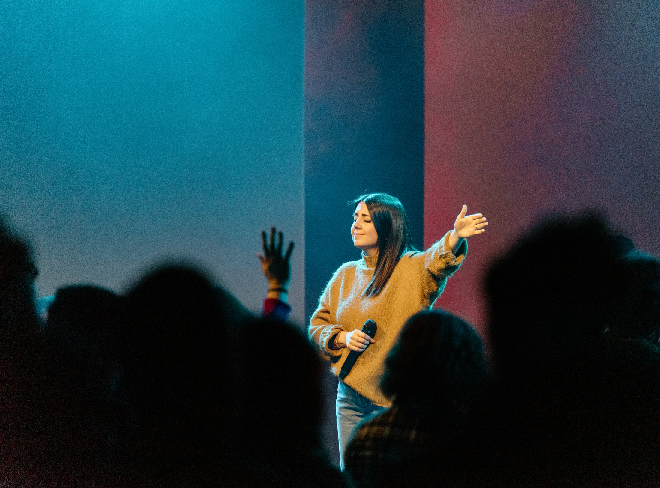 Worship at a Rise Sunday gathering