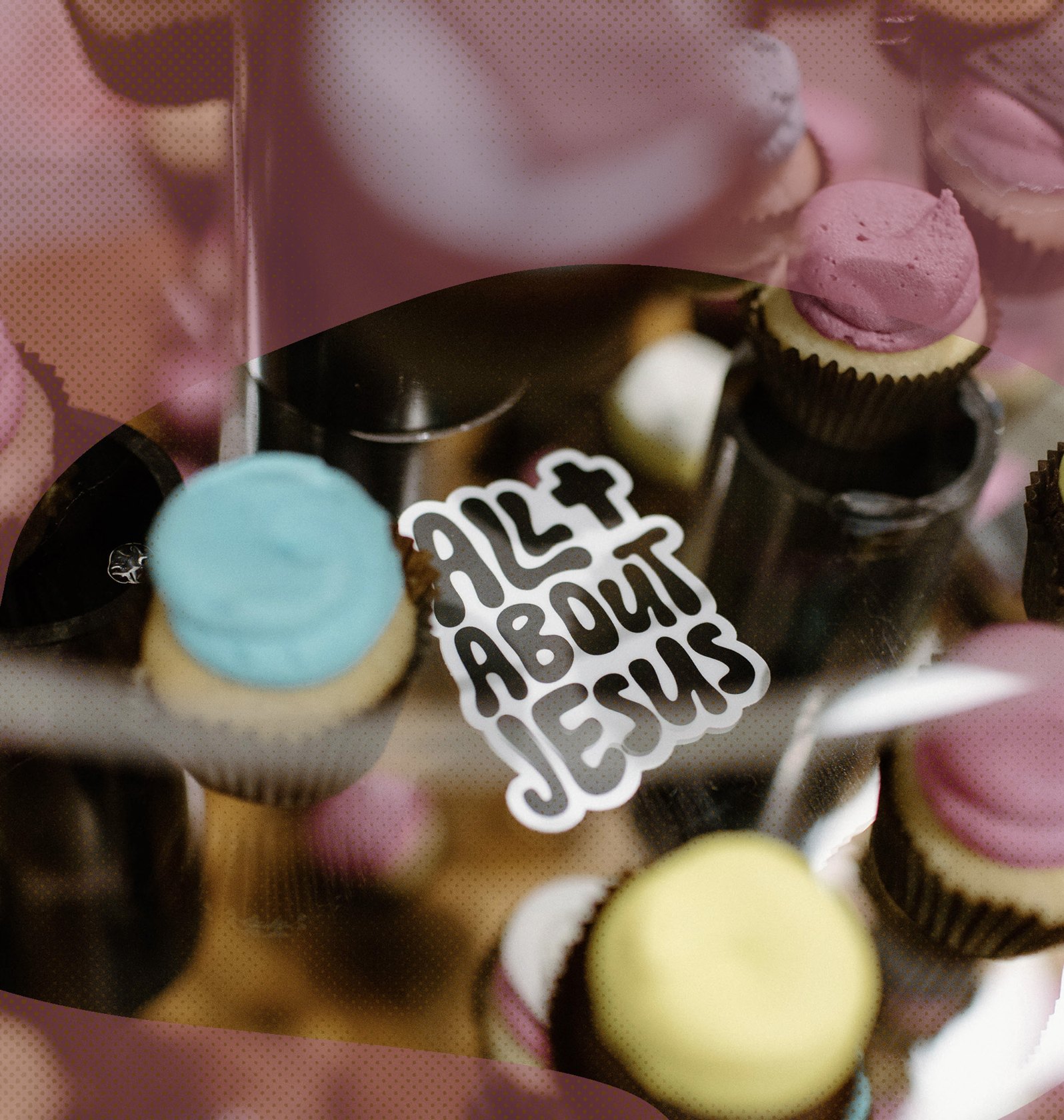 Cupcakes and a Rise mug prepared to welcome guests