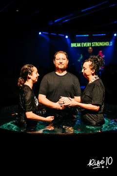 10-yr-baptisms105.jpg