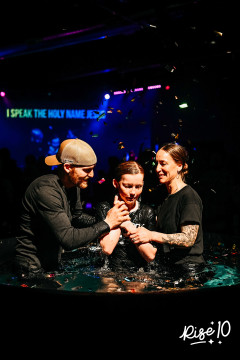 10-yr-baptisms117.jpg