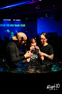 10-yr-baptisms118.jpg