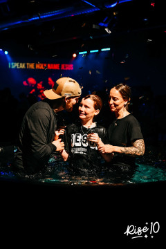 10-yr-baptisms120.jpg