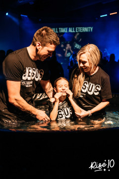 10-yr-baptisms16.jpg