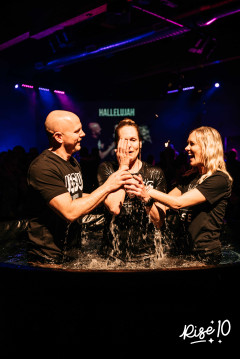 10-yr-baptisms21.jpg