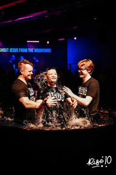 10-yr-baptisms262.jpg