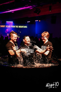 10-yr-baptisms263.jpg