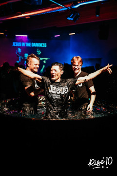 10-yr-baptisms268.jpg